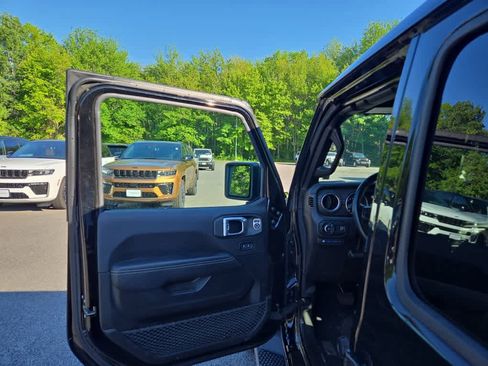 Used 2023 Jeep Wrangler Unlimited Sahara w/ Cold Weather Group AWD/4WD image 11