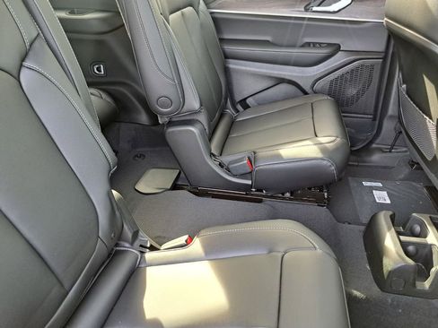 New 2026 Jeep Compass Latitude image 22