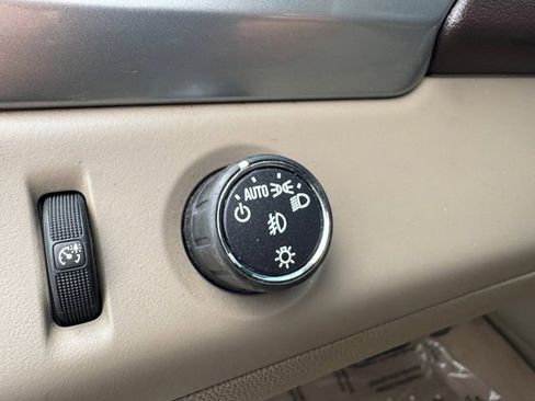 Used 2015 Chevrolet Suburban LTZ image 6