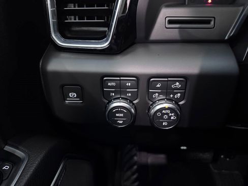 Certified 2025 GMC Sierra 1500 Denali image 26