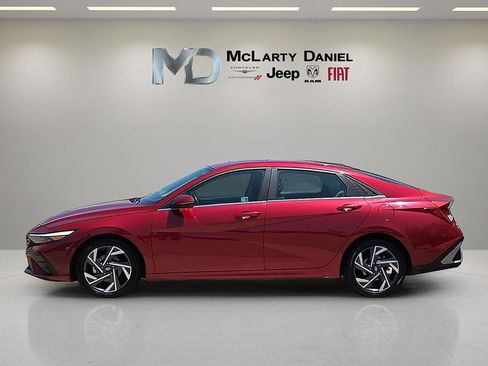 Used 2024 Hyundai Elantra Limited FWD image 3
