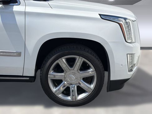 Used 2020 Cadillac Escalade Premium Luxury AWD/4WD image 12