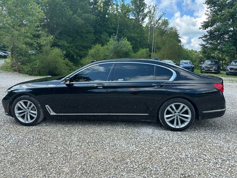 Used 2018 BMW 750i xDrive image 2