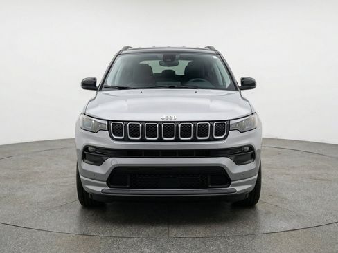 Used 2025 Jeep Compass Limited AWD/4WD image 2