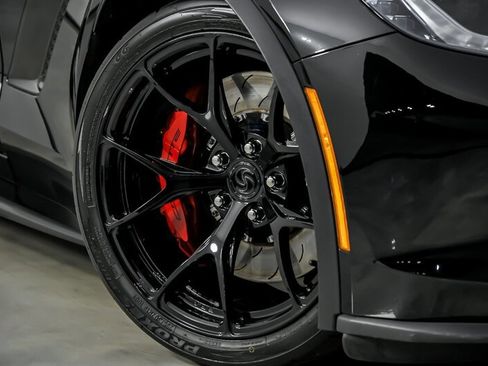 Used 2018 Chevrolet Corvette Z06 RWD image 4