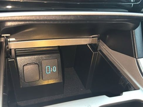 Used 2024 Ford Explorer Limited image 18