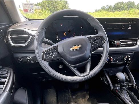 Used 2024 Chevrolet TrailBlazer LT w/ Driver Confidence Package FWD image 5