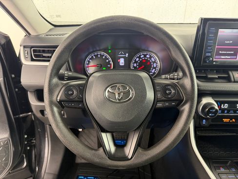 Used 2022 Toyota RAV4 XLE AWD/4WD image 14