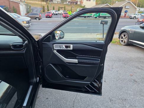 Used 2022 Ford Explorer Limited w/ Hybrid Equipment Group 310A image 18