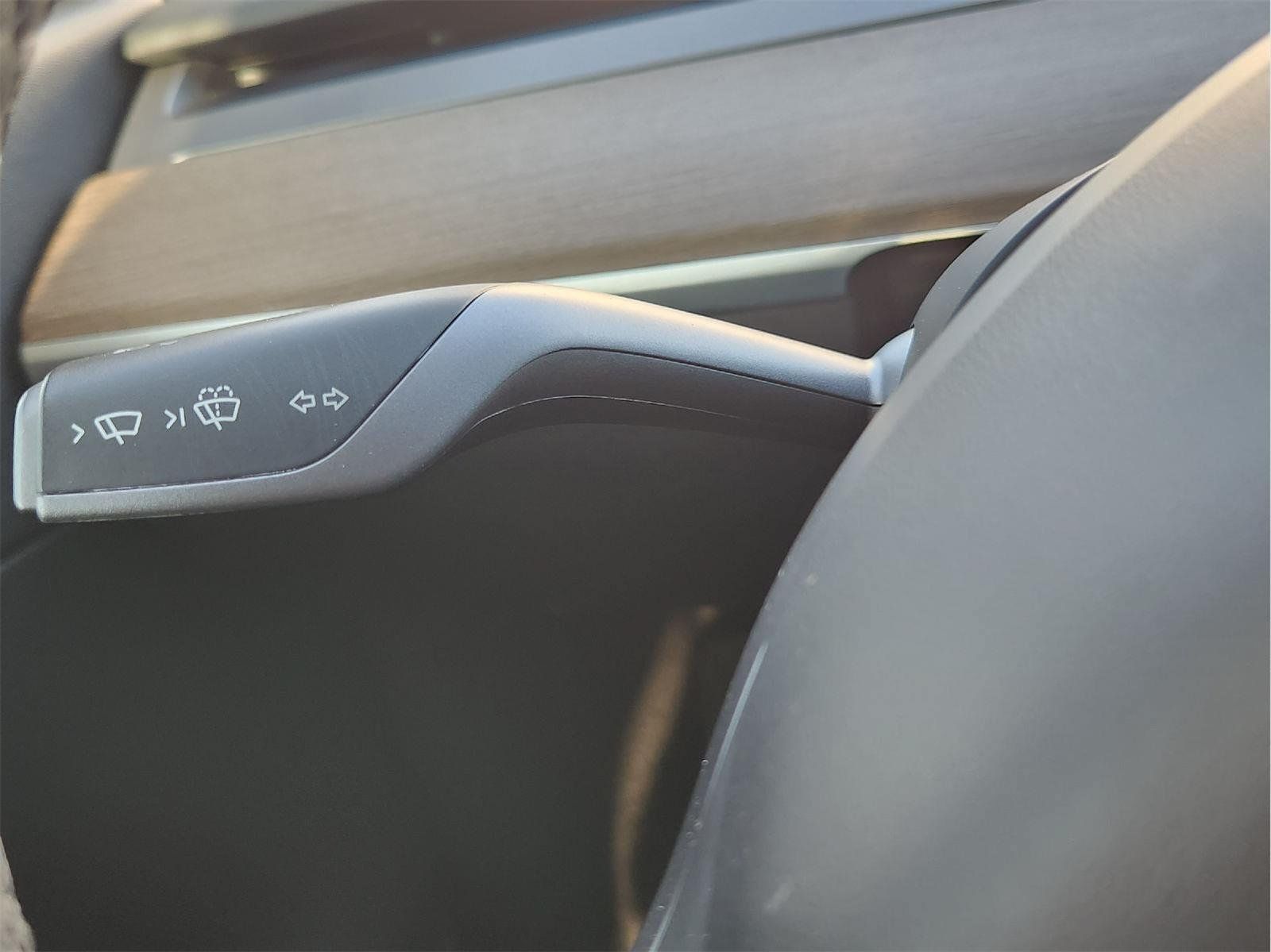 Used 2021 Tesla Model Y Long Range AWD/4WD image 22