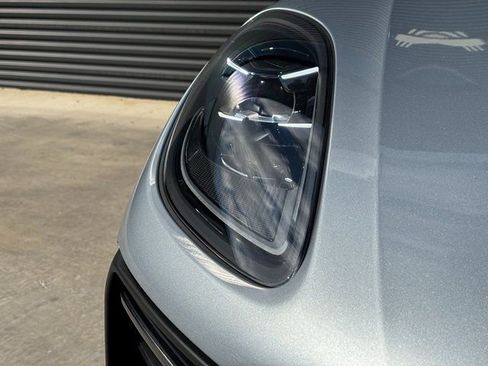 Certified 2026 Porsche Macan image 12