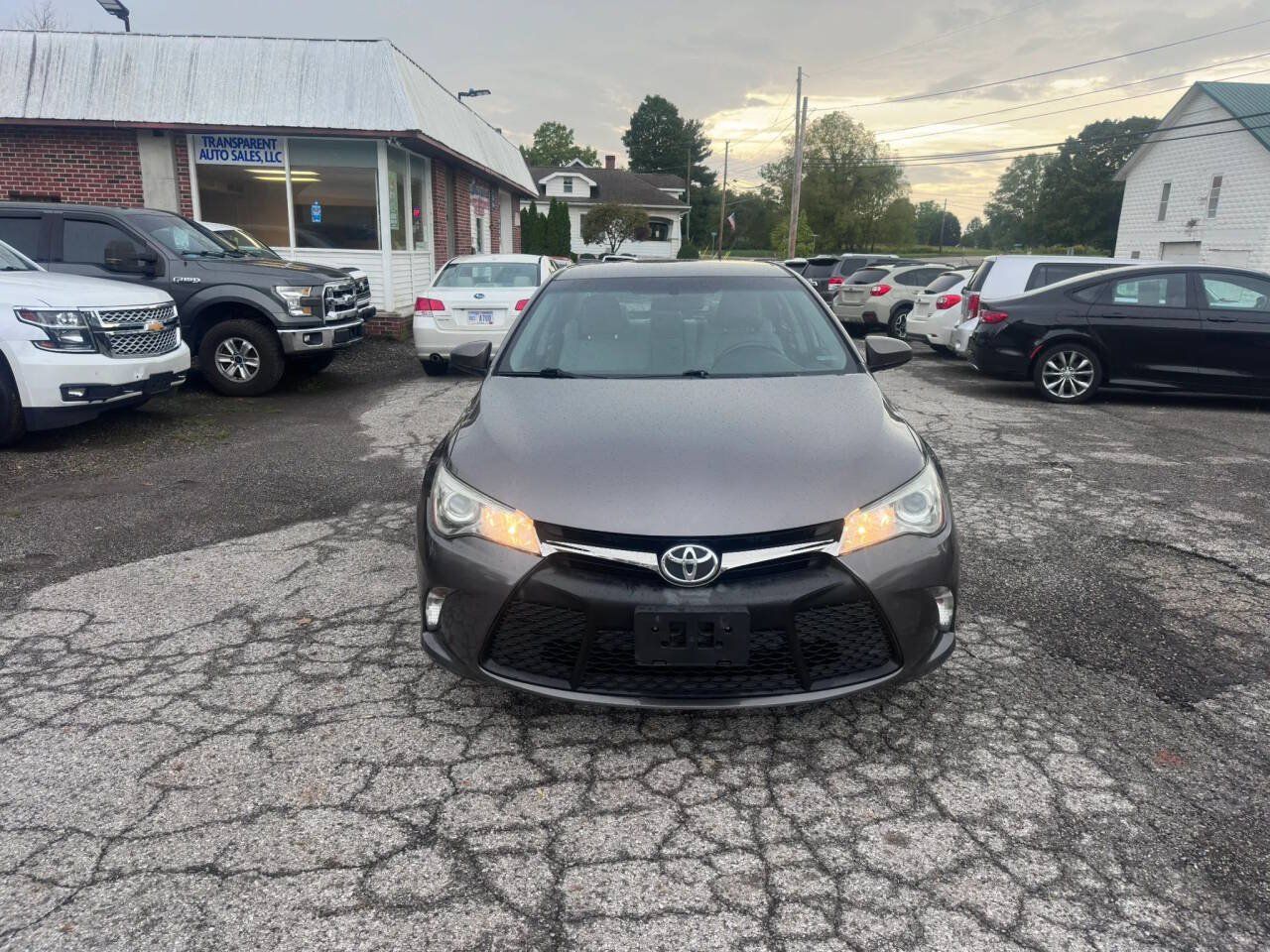 Used 2015 Toyota Camry SE FWD image 2