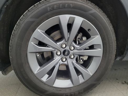 Used 2021 Ford Explorer XLT w/ Equipment Group 202A AWD/4WD image 31