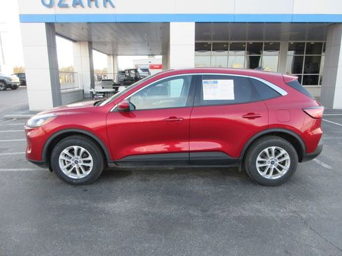 Used 2020 Ford Escape SE image 2