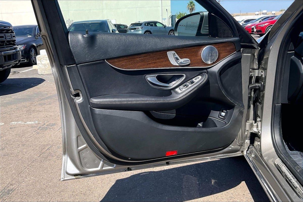 Used 2020 Mercedes-Benz C 300 Sedan w/ Premium Package image 21