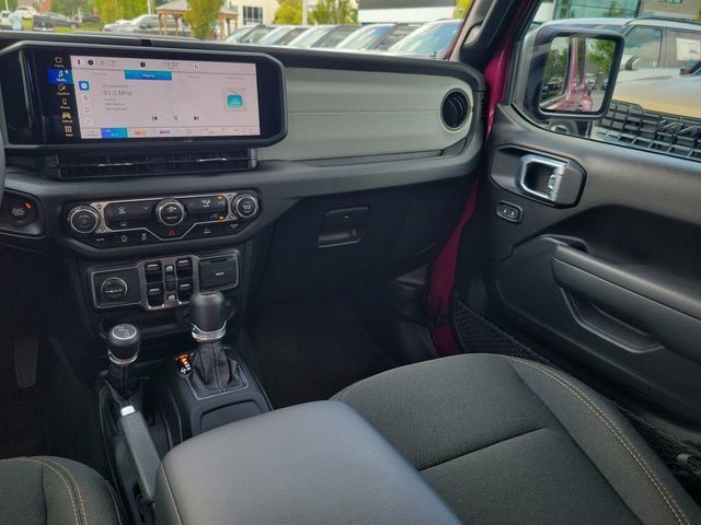 Used 2024 Jeep Gladiator Sport AWD/4WD image 13