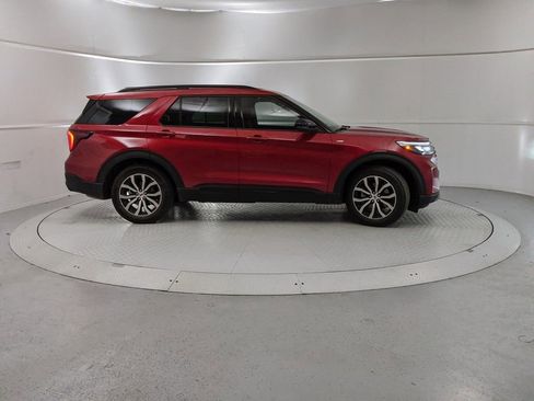 New 2025 Ford Explorer ST-Line image 2