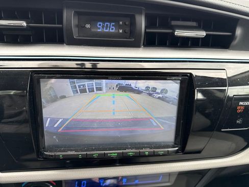 Used 2015 Toyota Corolla LE FWD image 18