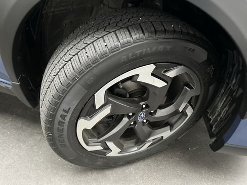 Used 2023 Subaru Crosstrek 2.5i Limited AWD/4WD image 11