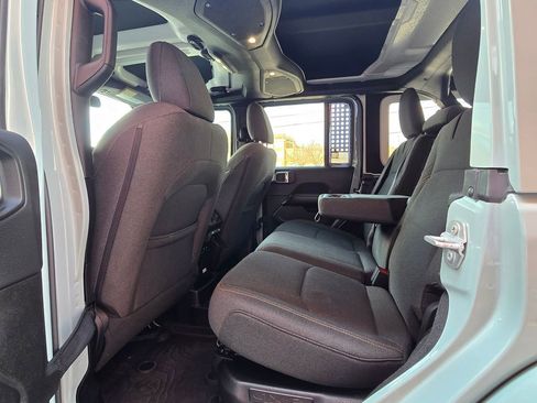 Used 2024 Jeep Wrangler Unlimited Sahara image 8