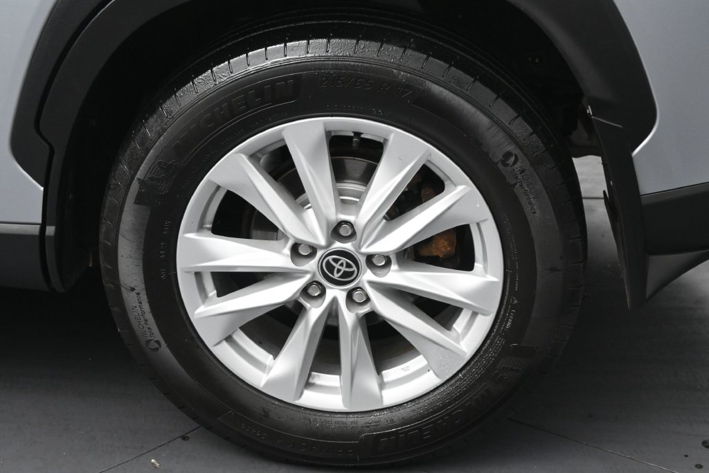 Used 2022 Toyota Corolla Cross LE AWD/4WD image 31