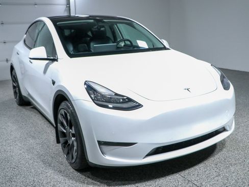 Used 2022 Tesla Model Y Long Range AWD/4WD image 5