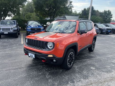 Used 2016 Jeep Renegade Trailhawk w/ Popular Equipment Group AWD/4WD image 4