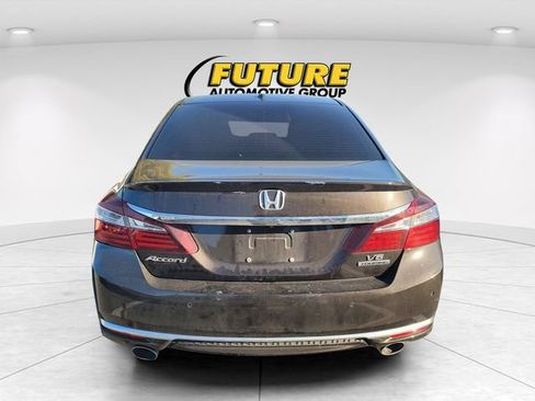 Used 2016 Honda Accord Touring image 4