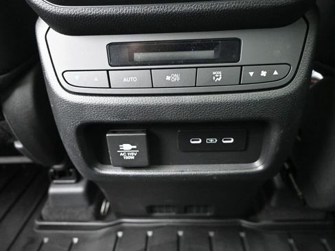 Used 2025 Honda Pilot TrailSport image 14