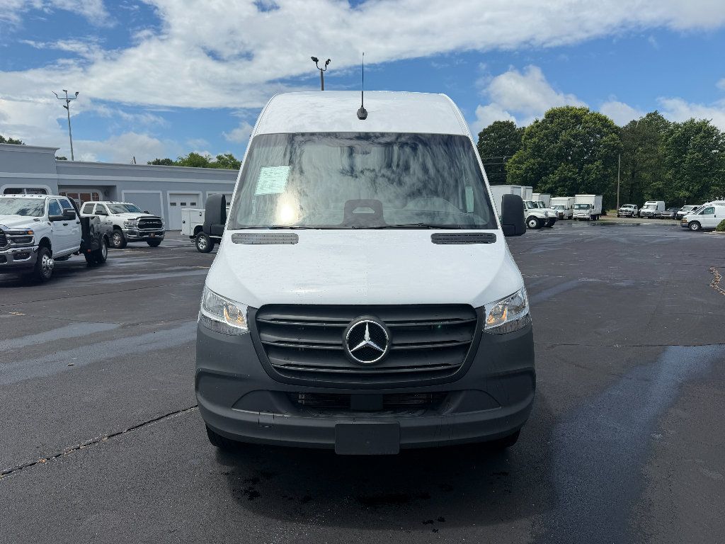 Used 2025 Mercedes-Benz Sprinter 2500 image 4