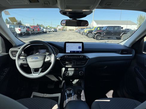 Used 2022 Ford Escape SE image 17