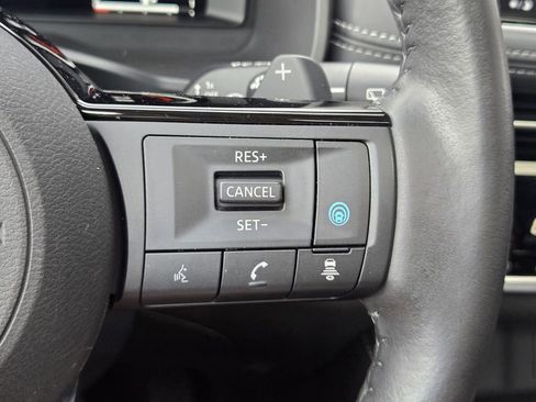Used 2022 Nissan Rogue Platinum w/ Head-Up Display Package FWD image 32