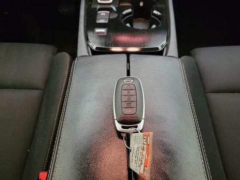 Used 2023 Nissan Rogue S image 37