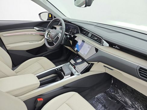 Used 2024 Audi Q8 e-tron Premium Plus w/ Premium Plus Package AWD/4WD image 18