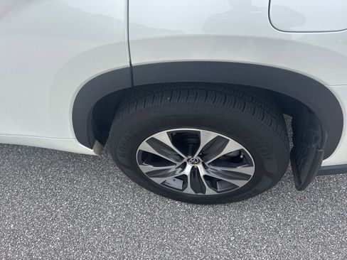 Used 2021 Toyota Highlander XLE image 13