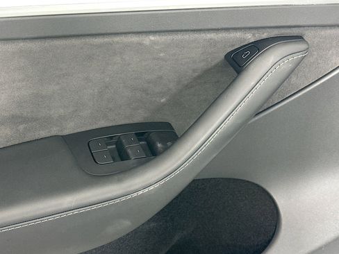 Used 2022 Tesla Model Y Long Range AWD/4WD image 15