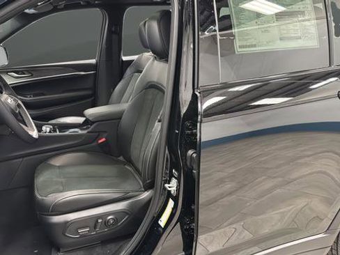 New 2026 Jeep Grand Cherokee Altitude AWD/4WD image 9