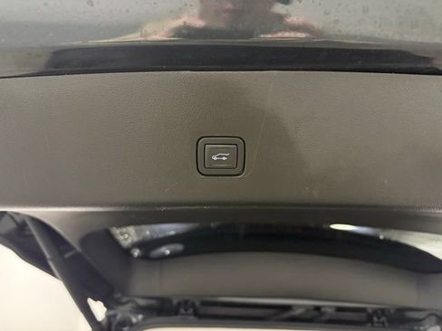 Used 2020 Chevrolet Traverse LT w/ LT Premium Package image 8