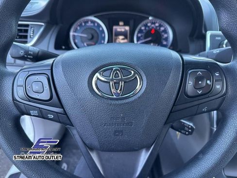 Used 2017 Toyota Camry LE FWD image 19