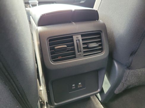 Used 2023 Nissan Rogue SV image 12