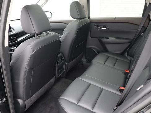 Used 2023 Nissan Rogue SV w/ SV Premium Package image 11