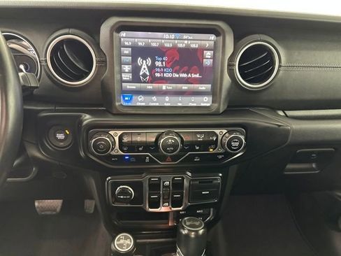 Used 2023 Jeep Wrangler Unlimited Sahara w/ Cold Weather Group image 21