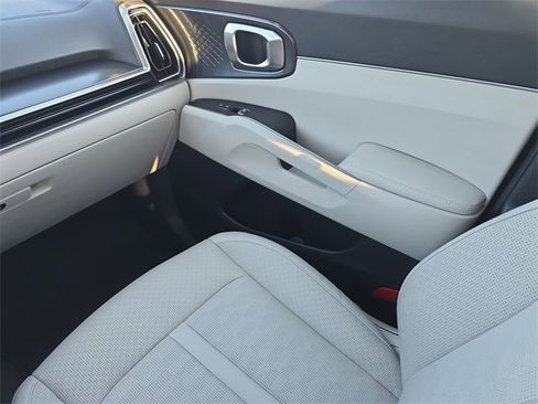 Certified 2024 Kia Sorento S w/ Panoramic Sunroof Package image 18