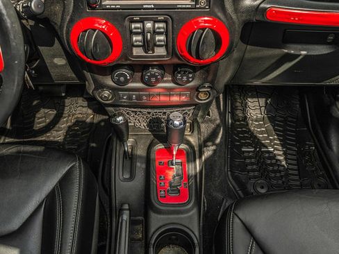 Used 2014 Jeep Wrangler Unlimited Rubicon AWD/4WD image 41