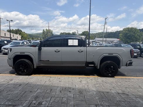 Used 2024 GMC Sierra 2500 AT4 w/ AT4 Premium Plus Package AWD/4WD image 5