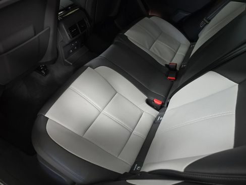 Used 2025 Land Rover Range Rover Velar Dynamic SE image 16