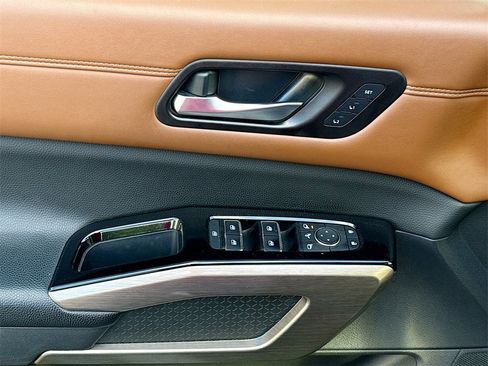 Used 2023 Nissan Pathfinder Platinum image 19