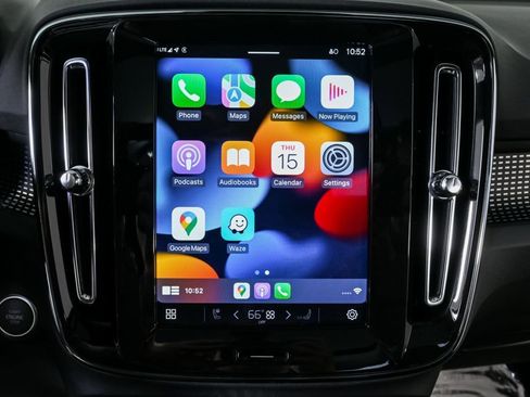 Certified 2025 Volvo XC40 B5 Plus image 17