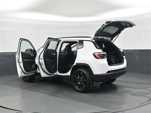 New 2026 Jeep Compass Latitude image 47