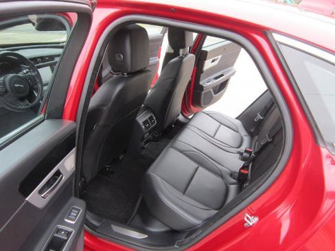 Used 2018 Jaguar XF Premium image 6